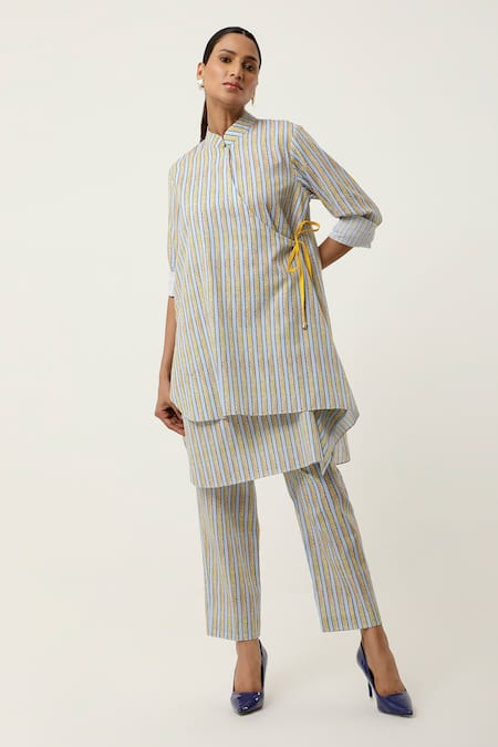 Jajaabor Ornamental Stripe Print Overlapped Kurta With Pant 