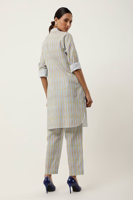 Jajaabor Ornamental Stripe Print Overlapped Kurta With Pant 