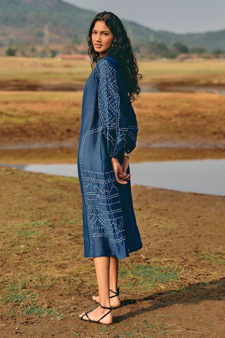 Grassroot By Anita Dongre_Blue Linen Embroidery V-neck Windswept Handcrafted Bandhani Print Dress_Online_at_Aza_Fashions