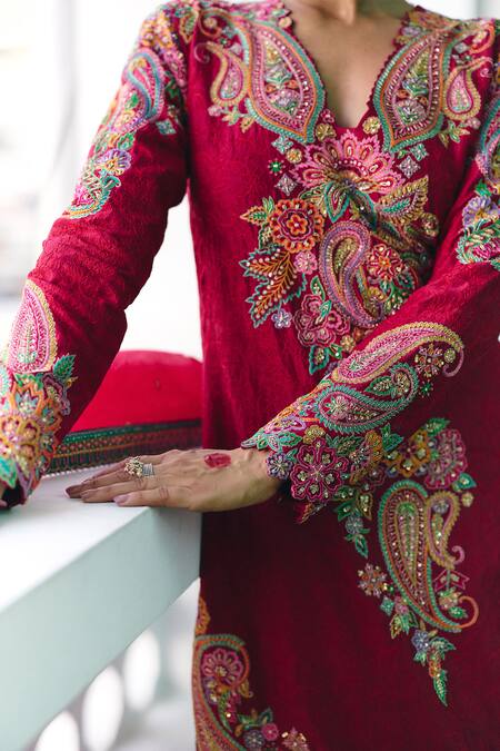 Mrunalini Rao Maroon Silk, Organza Embroidery V-neck Ipsa Paisley Fleur Kurta Pant Set Online at Aza Fashions Mrunalini Rao_Maroon Silk, Organza Embroidery V-neck Ipsa Paisley Fleur Kurta Pant Set _Online_at_Aza_Fashions