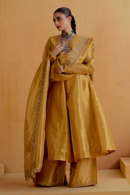 Shop Ranian Gold Silk, Tissue Embroidery, Zari V-neck Kalidar Kurta Set Shop_Ranian_Gold Silk, Tissue Embroidery, Zari V-neck Kalidar Kurta Set