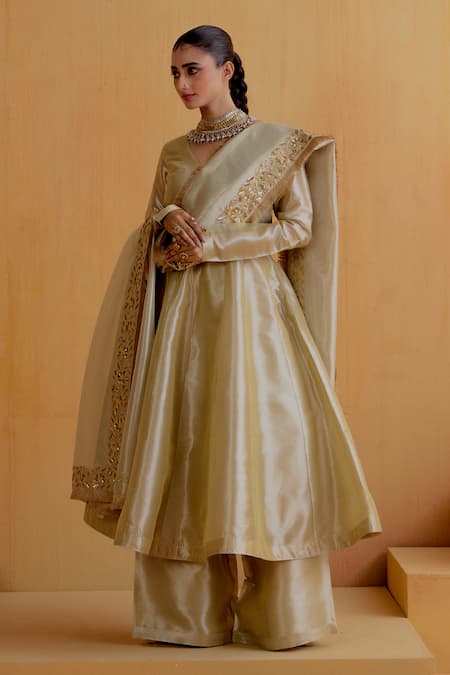 Shop Ranian Pink Tissue, Silk Embroidery, Zari V-neck Kalidar Kurta Set Shop_Ranian_Pink Tissue, Silk Embroidery, Zari V-neck Kalidar Kurta Set