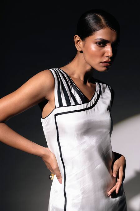 Buy_Karishma Kajaria_Black Silk Asymmetric Stripe A-line Dress 