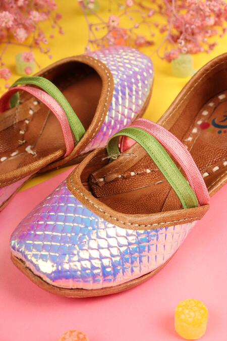 Hello JR_Silver Rainbow Quilted Pattern Juttis _Online_at_Aza_Fashions