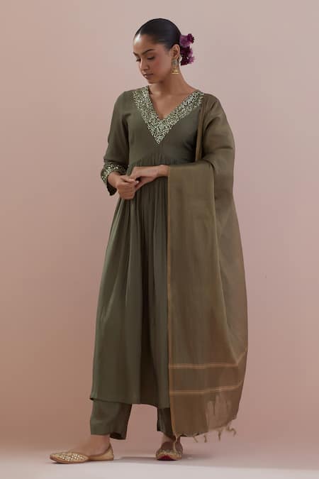 Ikshita Choudhary Green Anarkali And Pant Muslin Hand Embroidered Sequin V Neck Set 