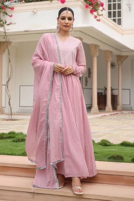 Buy_Pheeta_Pink Mulmul Embroidery Fringe Lace V-neck Geometric Anarkali And Pant Set