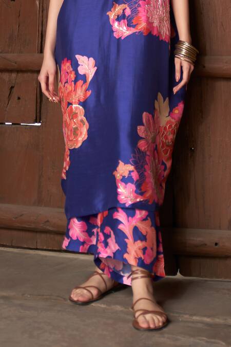 Archana Shah Blue Bemberg Silk Printed Floral Round Kurta And Straight Pant Set Online at Aza Fashions Archana Shah_Blue Bemberg Silk Printed Floral Round Kurta And Straight Pant Set _Online_at_Aza_Fashions
