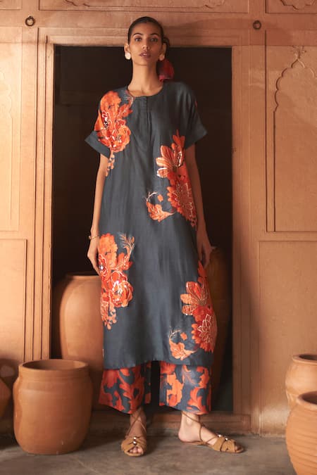 Archana Shah Green Bemberg Silk Printed Floral Round Pattern Kurta And Straight Pant Set 