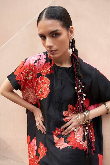 Archana Shah Black Bemberg Silk Printed Florette Round Kurta And Pant Set at Aza Fashions Archana Shah_Black Bemberg Silk Printed Florette Round Kurta And Pant Set _at_Aza_Fashions