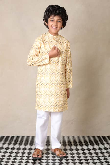 Anthrilo Chevron Print Kurta With Pyjama 