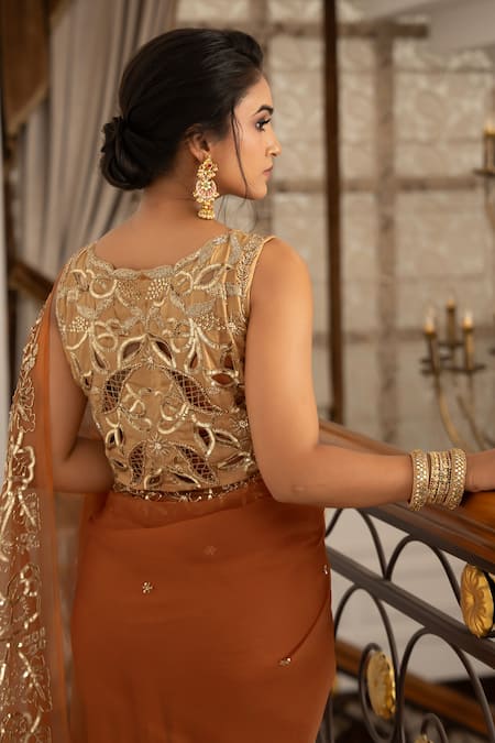 Gul By Aishwarya Aari Embroidered Saree With Blouse 