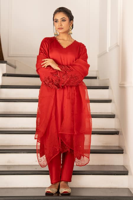 Gul By Aishwarya Rose Motif Embroidered Kurta Pant Set 