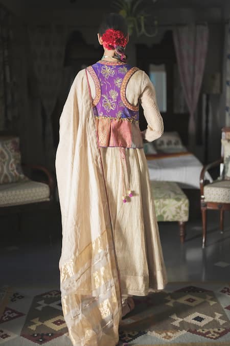 Shop Swatti Kapoor Purple Handwoven Yarn Dyed Silk Print Foil Hand Block Kushan Gilet at Aza Fashions Shop_Swatti Kapoor_Purple Handwoven Yarn Dyed Silk Print Foil Hand Block Kushan Gilet _at_Aza_Fashions