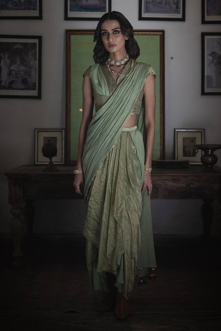 Swatti Kapoor Green Hand Woven 40gm Chanderi Print Foil Maahi Pre-draped Saree  4