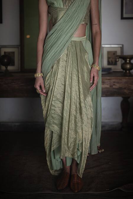 Swatti Kapoor Green Hand Woven 40gm Chanderi Print Foil Maahi Pre-draped Saree  7