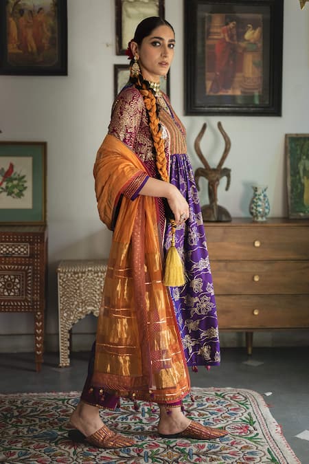 Swatti Kapoor Hand Woven Chanderi Nuhal Dupatta 