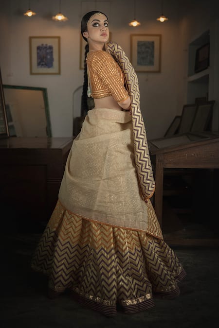 Shop Swatti Kapoor Orange Hand Woven 40gm Chanderi Printed Foil Reet Dupatta at Aza Fashions Shop_Swatti Kapoor_Orange Hand Woven 40gm Chanderi Printed Foil Reet Dupatta _at_Aza_Fashions