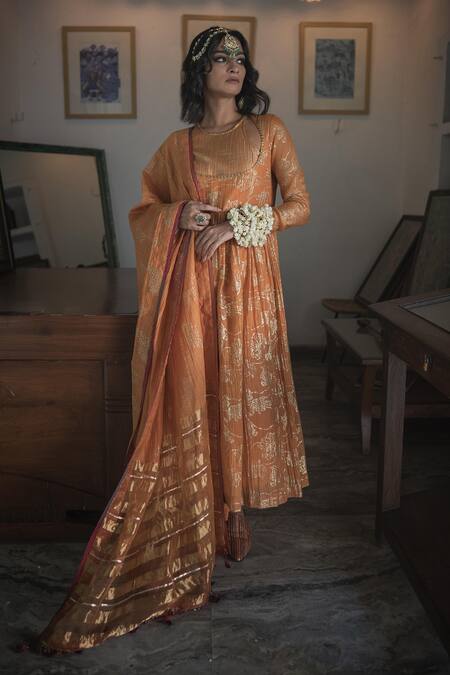 Shop Swatti Kapoor Orange Hand Woven 40gm Chanderi Printed Foil Round Block Rewa Anarkali Online at Aza Fashions Shop_Swatti Kapoor_Orange Hand Woven 40gm Chanderi Printed Foil Round Block Rewa Anarkali _Online_at_Aza_Fashions