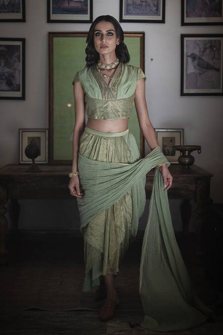 Buy Swatti Kapoor Green Hand Woven 40gm Chanderi Printed Stripe Shawl Collar Soma Saree Blouse Online at Aza Fashions Buy_Swatti Kapoor_Green Hand Woven 40gm Chanderi Printed Stripe Shawl Collar Soma Saree Blouse _Online_at_Aza_Fashions
