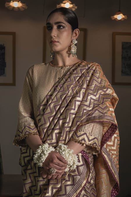 Shop Swatti Kapoor Gold Chanderi Foil Printing Hand Woven Geometric Pattern Surinder Saree Online at Aza Fashions Shop_Swatti Kapoor_Gold Chanderi Foil Printing Hand Woven Geometric Pattern Surinder Saree _Online_at_Aza_Fashions
