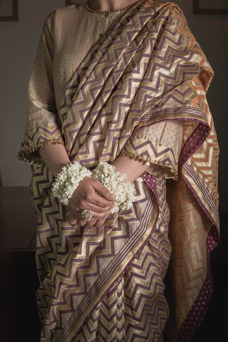 Swatti Kapoor Gold Chanderi Foil Printing Hand Woven Geometric Pattern Surinder Saree at Aza Fashions Swatti Kapoor_Gold Chanderi Foil Printing Hand Woven Geometric Pattern Surinder Saree _at_Aza_Fashions