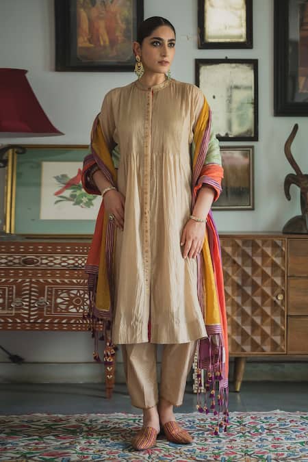 Buy Swatti Kapoor Gold Chanderi, Cotton Mandarin Collar Husnah Handwoven Kurta With Slip Buy_Swatti Kapoor_Gold Chanderi, Cotton Mandarin Collar Husnah Handwoven Kurta With Slip