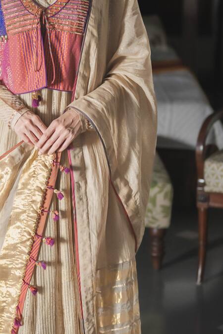 Swatti Kapoor Gold Handwoven 40gm Chanderi Ishar Zari Striped Dupatta Online at Aza Fashions Swatti Kapoor_Gold Handwoven 40gm Chanderi Ishar Zari Striped Dupatta _Online_at_Aza_Fashions