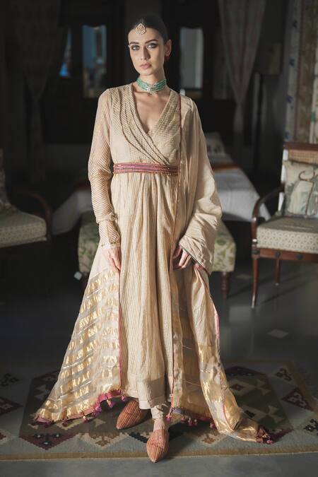 Shop Swatti Kapoor Gold Handwoven 40gm Chanderi Ishar Zari Striped Dupatta Online at Aza Fashions Shop_Swatti Kapoor_Gold Handwoven 40gm Chanderi Ishar Zari Striped Dupatta _Online_at_Aza_Fashions