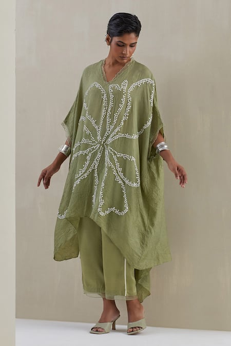 One Not Two Green Kaftan Crushed Silk Hand Embroidered Flower V-neck And Pant Set 