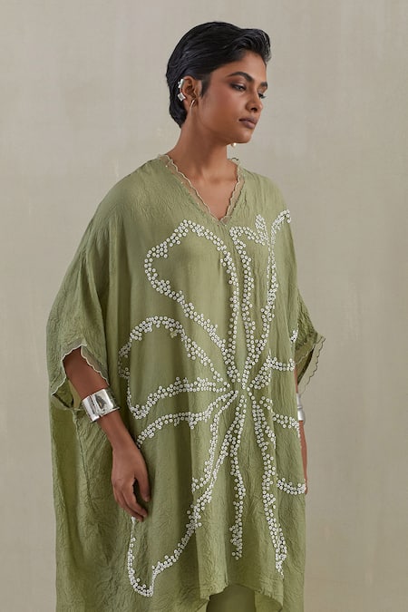 Buy_One Not Two_Green Kaftan Crushed Silk Hand Embroidered Flower V-neck And Pant Set 