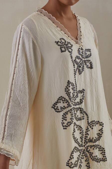 One Not Two Off White Kurta Crushed Silk Hand Embroidered Floral V-neck Pant Set at Aza Fashions One Not Two_Off White Kurta Crushed Silk Hand Embroidered Floral V-neck Pant Set _at_Aza_Fashions