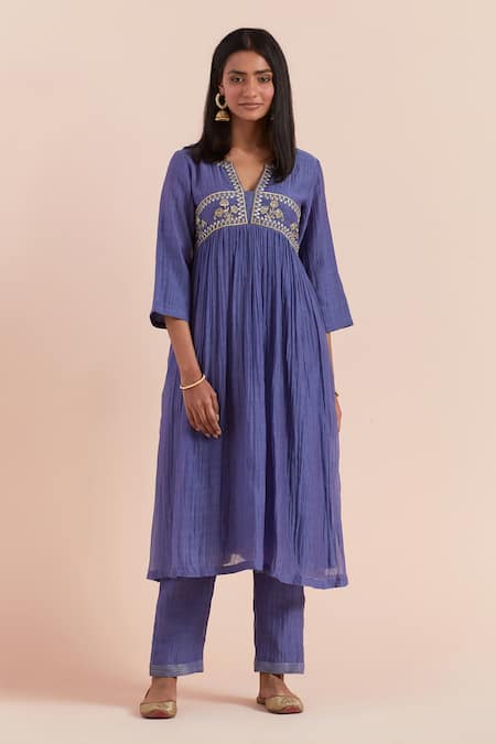 Priya Chaudhary Blue Soft Chanderi Embroidered Floral Notched Round Yoke Kurta With Pant 