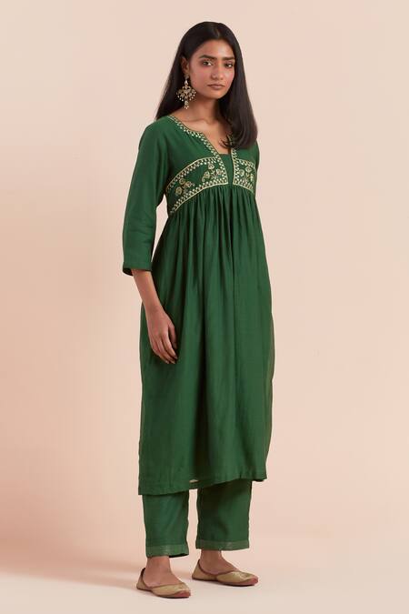 Priya Chaudhary Green Chanderi Embroidery Round Neck Floral A-line Kurta Set Online at Aza Fashions Priya Chaudhary_Green Chanderi Embroidery Round Neck Floral A-line Kurta Set _Online_at_Aza_Fashions