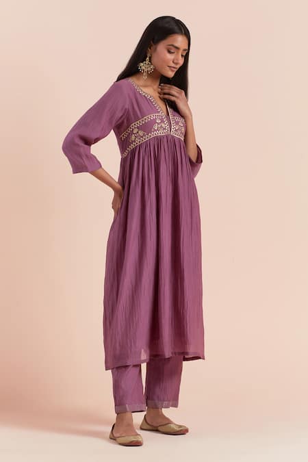 Priya Chaudhary Purple Chanderi Embroidery Round Neck Floral Kurta Set Online at Aza Fashions Priya Chaudhary_Purple Chanderi Embroidery Round Neck Floral Kurta Set _Online_at_Aza_Fashions