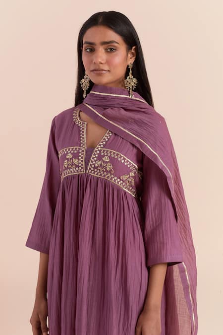 Shop Priya Chaudhary Purple Chanderi Embroidery Round Neck Floral Kurta Set Shop_Priya Chaudhary_Purple Chanderi Embroidery Round Neck Floral Kurta Set
