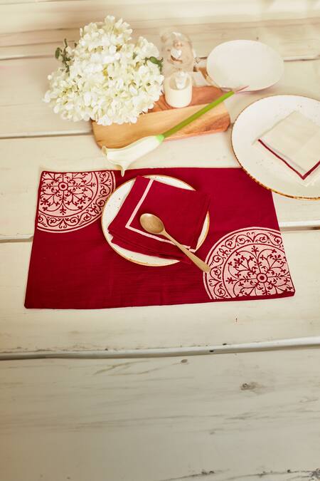 Inheritance India Maroon 100% Cotton Block Print Rangoli 4 Pcs Table Mats at Aza Fashions Inheritance India_Maroon 100% Cotton Block Print Rangoli 4 Pcs Table Mats_at_Aza_Fashions