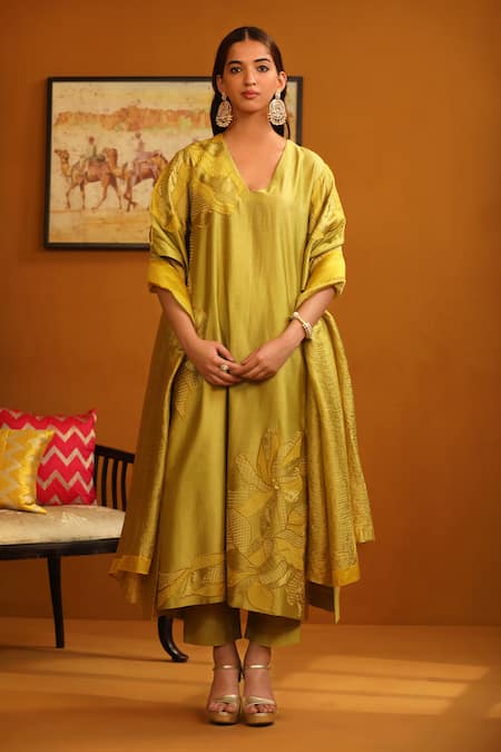 OMANA BY RANJANA BOTHRA Green Kurta And Trouser Cotton Satin Applique Floral V Jasmine Straight Set 