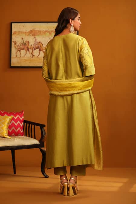 Shop Omana By Ranjana Bothra Green Cotton Satin, Silk Applique V-neck Floral Kurta Trouser Set at Aza Fashions Shop_Omana By Ranjana Bothra_Green Cotton Satin, Silk Applique V-neck Floral Kurta Trouser Set _at_Aza_Fashions