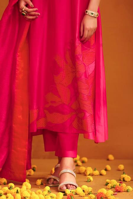 Shop_Omana By Ranjana Bothra_Pink Cotton Satin, Silk Embroidery V-neck Floral Applique Kurta Trouser Set _Online_at_Aza_Fashions
