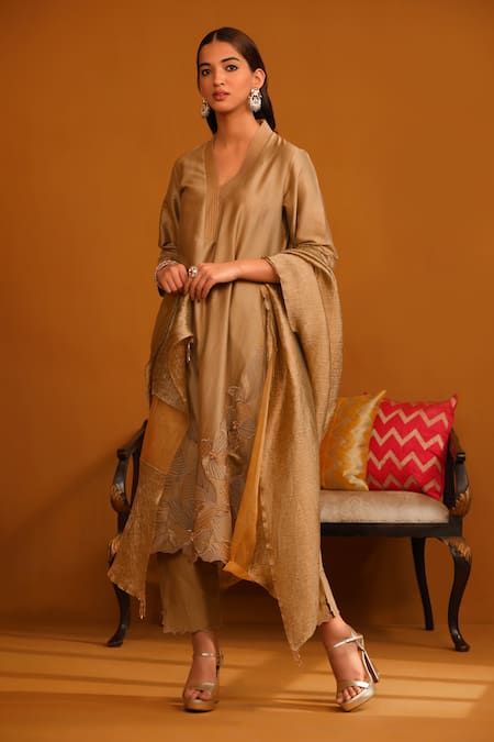Shop Omana By Ranjana Bothra Beige Cotton Satin, Crepe Applique V-neck Floral Kurta Trouser Set Shop_Omana By Ranjana Bothra_Beige Cotton Satin, Crepe Applique V-neck Floral Kurta Trouser Set