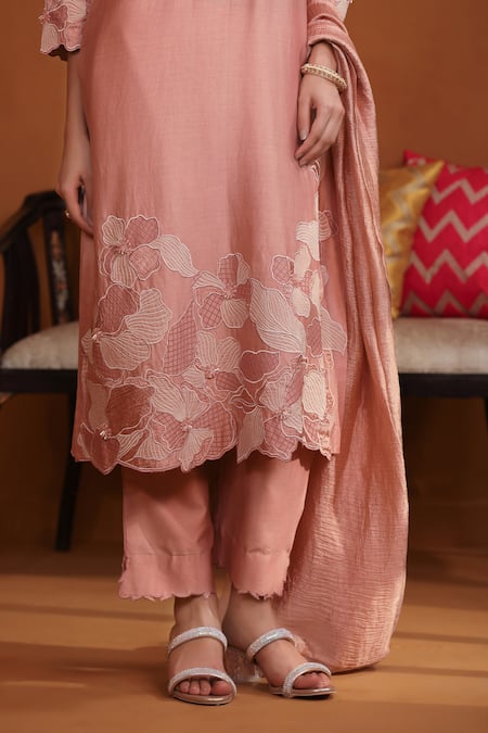 Omana By Ranjana Bothra Pink Cotton Satin, Silk, Crepe Applique V-neck Floral Kurta Trouser Set Online at Aza Fashions Omana By Ranjana Bothra_Pink Cotton Satin, Silk, Crepe Applique V-neck Floral Kurta Trouser Set _Online_at_Aza_Fashions