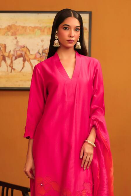 Omana By Ranjana Bothra Pink Cotton Satin, Silk Applique V-neck Floral Kurta Trouser Set Online at Aza Fashions Omana By Ranjana Bothra_Pink Cotton Satin, Silk Applique V-neck Floral Kurta Trouser Set _Online_at_Aza_Fashions