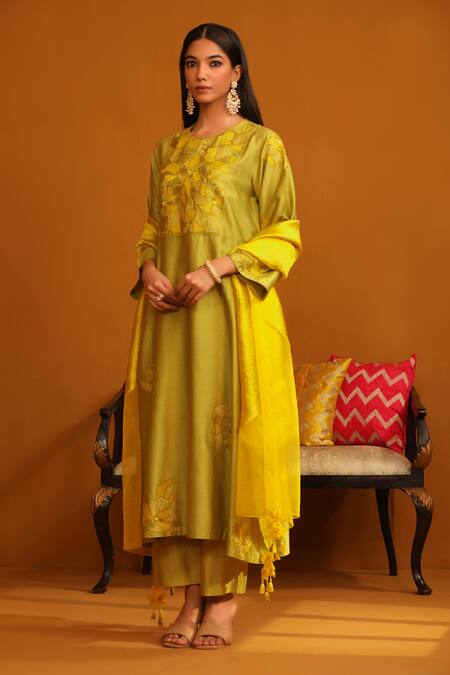 Omana By Ranjana Bothra_Green Cotton Satin, Silk Embroidery, Tassels Floral Applique Kurta Trouser Set _Online_at_Aza_Fashions
