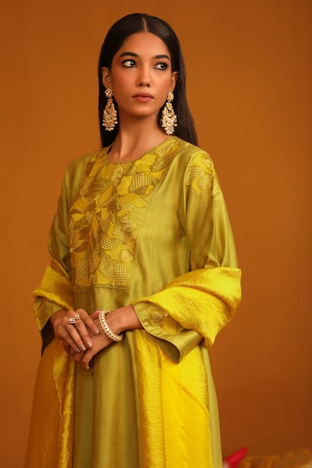 Buy_Omana By Ranjana Bothra_Green Cotton Satin, Silk Embroidery, Tassels Floral Applique Kurta Trouser Set _Online_at_Aza_Fashions