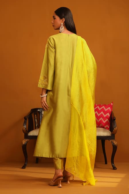 Omana By Ranjana Bothra Floral Applique Kurta Trouser Set 