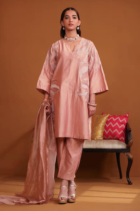 OMANA BY RANJANA BOTHRA Pink Kurta And Trouser Cotton Satin Applique Floral Notched Huma Flower Set 