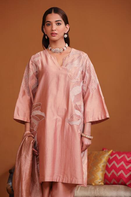 Shop Omana By Ranjana Bothra Pink Cotton Satin, Crepe V-neck Floral Applique Kurta Trouser Set Online at Aza Fashions Shop_Omana By Ranjana Bothra_Pink Cotton Satin, Crepe V-neck Floral Applique Kurta Trouser Set _Online_at_Aza_Fashions