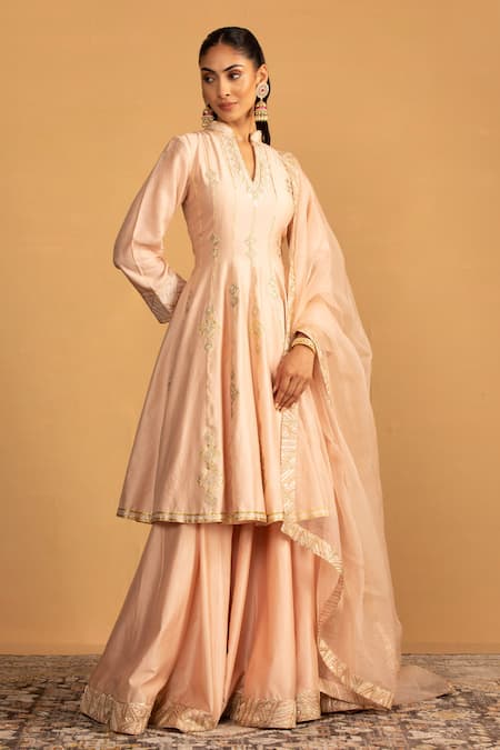 Buy_Esha Koul_Peach Organza, Chanderi Gota Patti Embroidered Peplum Kurta And Lehenga Set _Online_at_Aza_Fashions