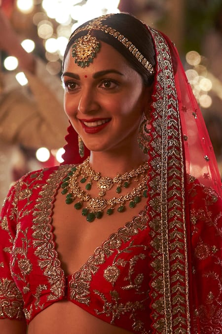 Shop Mrunalini Rao Red Raw Silk V Neck Zardozi Bridal Lehenga Set Shop_Mrunalini Rao_Red Raw Silk V Neck Zardozi Bridal Lehenga Set