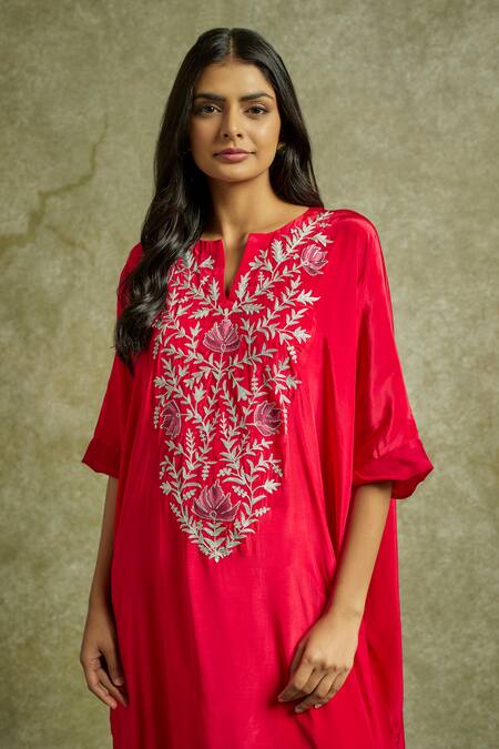 Shop Wazir C Pink Organza, Crepe Embroidery Split V-neck Gul Kaftan With Pant Shop_Wazir C_Pink Organza, Crepe Embroidery Split V-neck Gul Kaftan With Pant